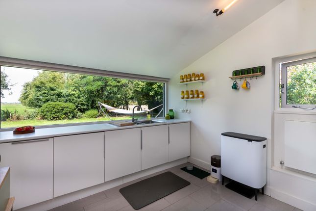3 bed link detached house