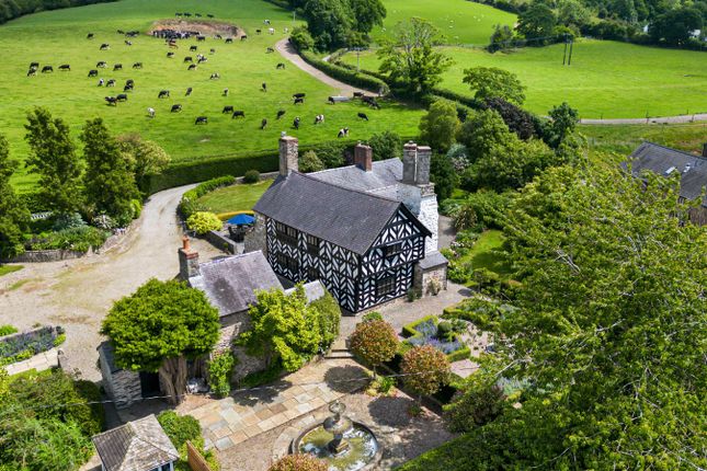 Denbigh, Denbighshire 4 bed detached house for sale