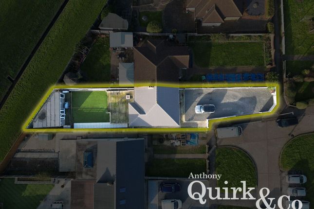 Aspen Close, Canvey Island, SS8 2 bed semi