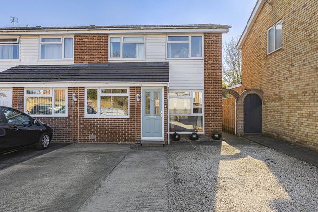Sharland Close, Wantage, OX12 3 bed semi