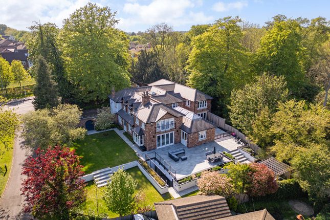 6 bedroom detached house for sale