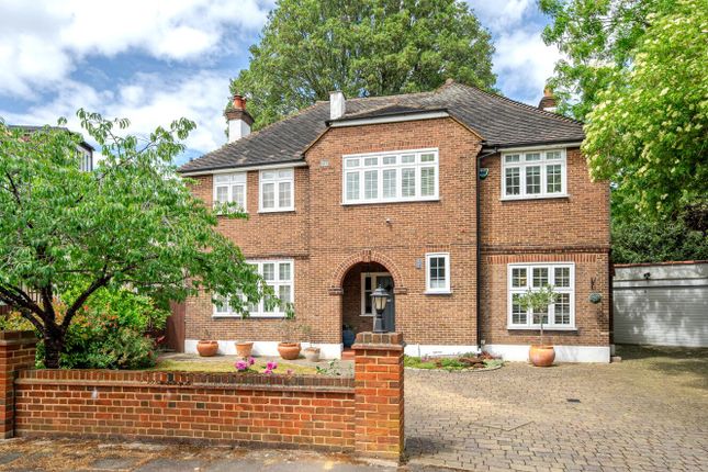 Foxgrove Avenue, Beckenham, Kent, BR3 4 bed detached house for sale