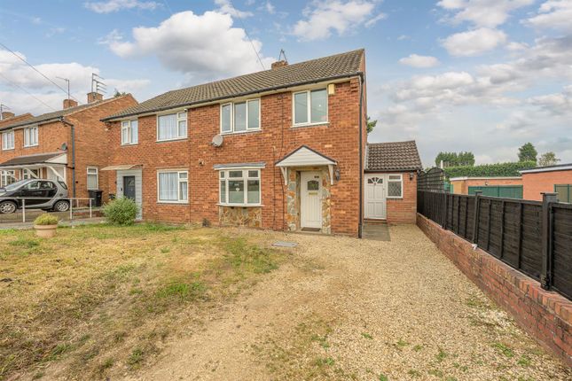 Larch Road, Kingswinford, DY6 8DL 3 bed semi