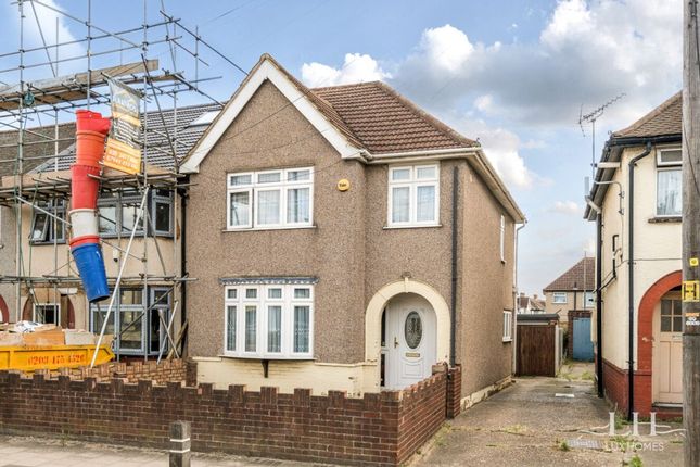 Ballards Road, Dagenham 3 bed end of terrace house for sale