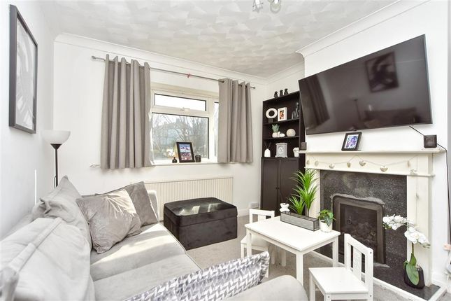 Vale Drive, Chatham, Kent 2 bed maisonette for sale