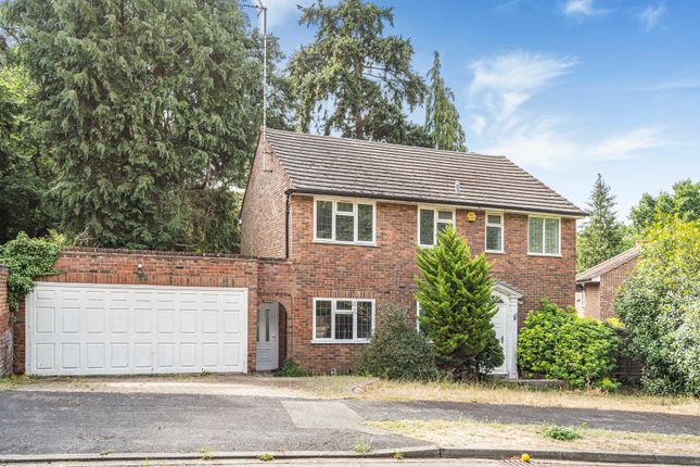 Broomcroft Close, Surrey GU22 4 bed detached house for sale