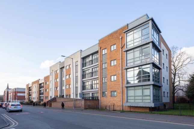 Moss Lane East, Manchester M14 3 bed flat for sale