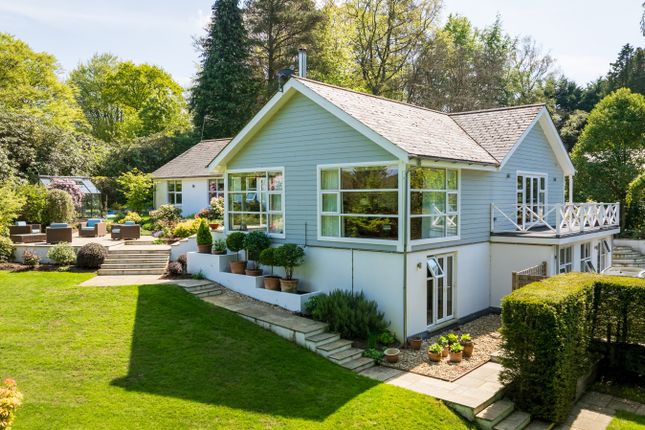 Square Drive, Haslemere, Surrey, GU27 5 bed detached house for sale