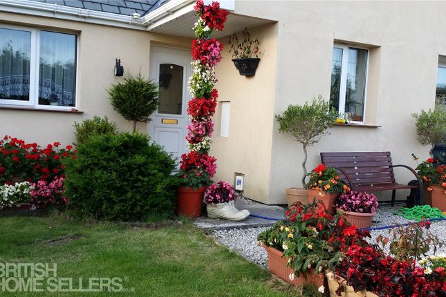 5 bed detached house