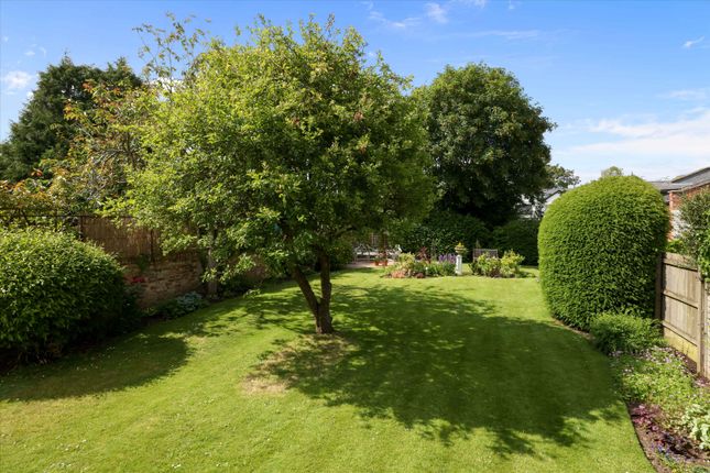 6 bedroom semi-detached house for sale
