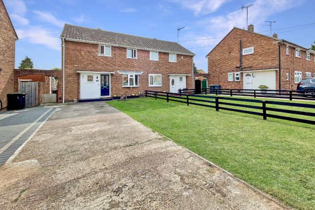 Aydon Road, Luton, Bedfordshire, LU3 2HB 3 bed semi