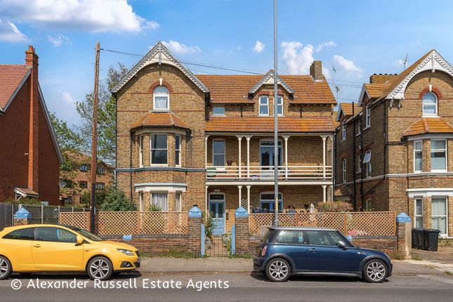 Westgate Bay Avenue, Westgate