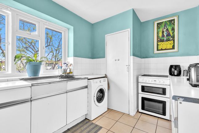 London N8 1 bed flat for sale