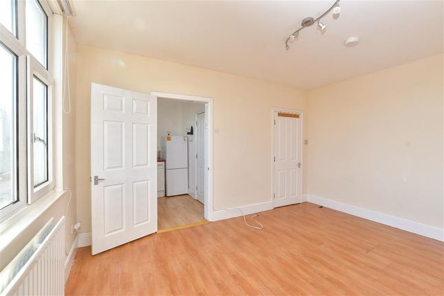 4 bed maisonette