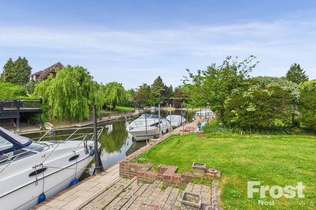 Kingswood Creek, Wraysbury... 3 bed bungalow for sale