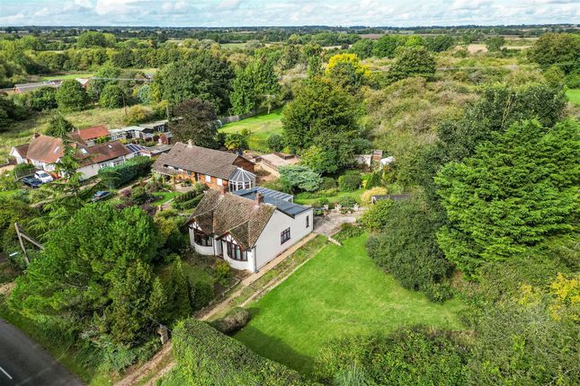 Stratford Road, Cosgrove, Milton Keynes 3 bed detached bungalow for sale