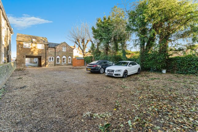 6 bedroom detached house for sale