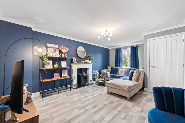 Sanderling Way, Forest Town... 3 bed semi