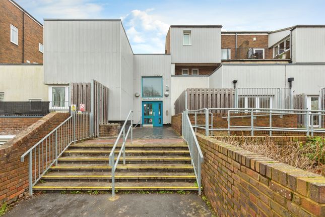 3 bedroom flat for sale