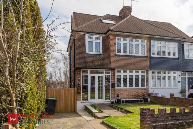 The Greens Close, Loughton, IG10 4 bed semi