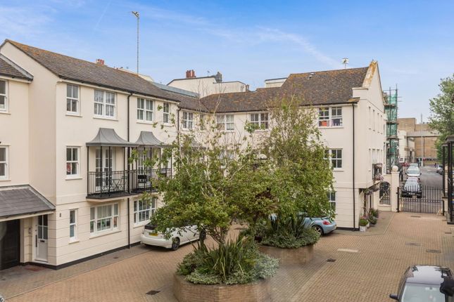 Russell House, Russell Mews... 1 bed flat for sale