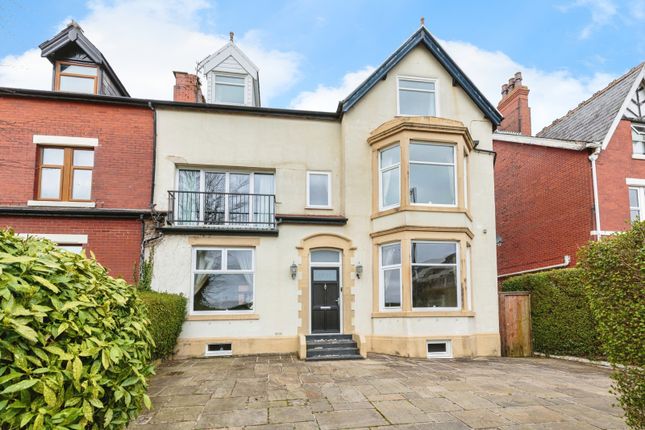 6 bedroom semi-detached house for sale