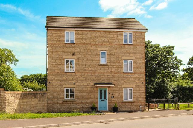 Montacute Road, Houndstone, Yeovil 3 bed townhouse for sale