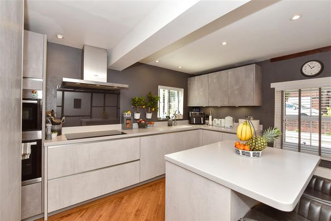 4 bed detached house