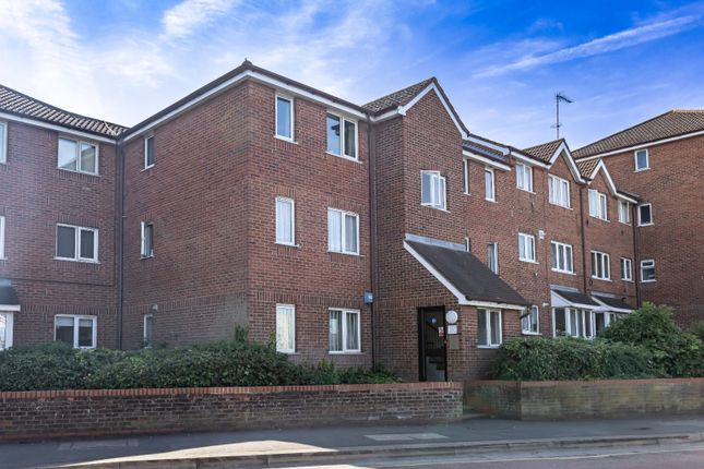 Hall Lane, Chingford, E4 1 bed flat for sale