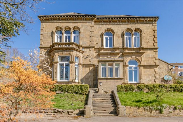 Causeway Side, Linthwaite... 4 bed semi