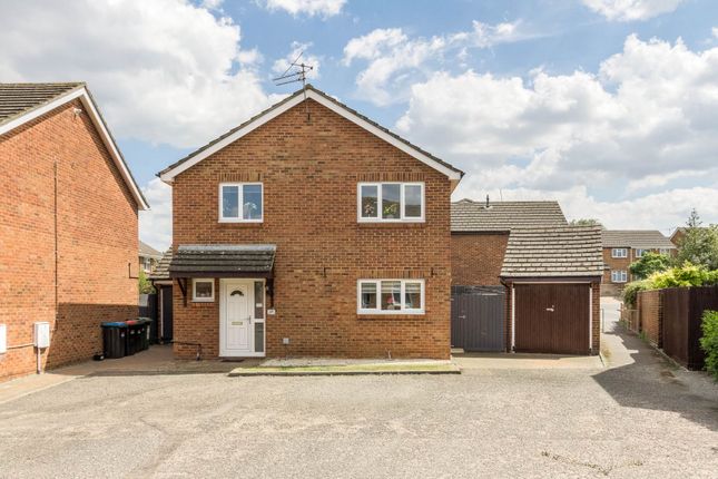 Milton Drive, Newport Pagnell MK16 4 bed detached house for sale