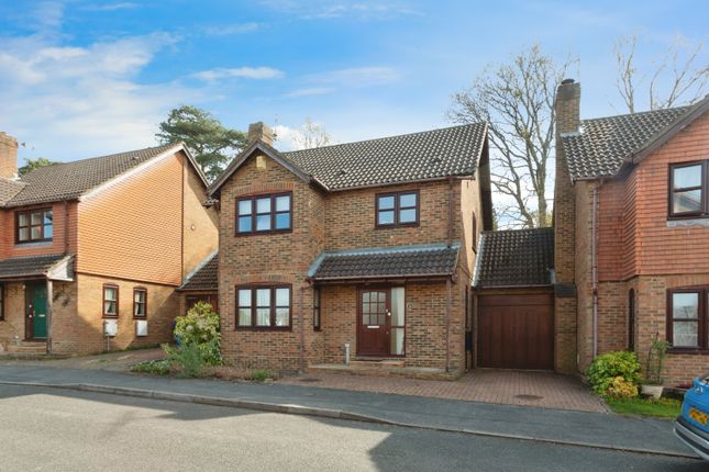 3 bedroom link detached house for sale