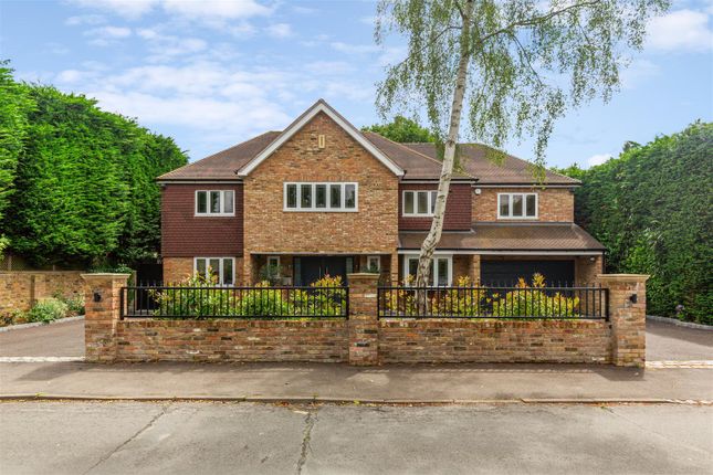 Howards Thicket, Gerrards Cross SL9 6 bed detached house for sale