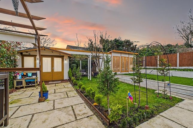 Thorneywood Rise, Nottingham NG3 3 bed detached house for sale