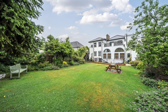 Ravensbourne Park, Catford, London, SE6 2 bed flat for sale