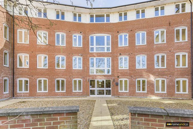 North Drive, Hatfield 2 bed flat for sale
