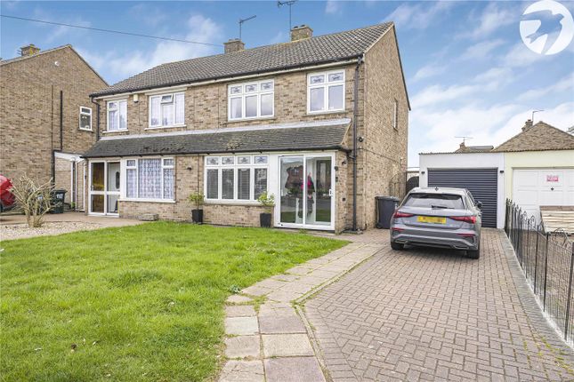 Lunedale Road, Fleet Estate... 3 bed semi