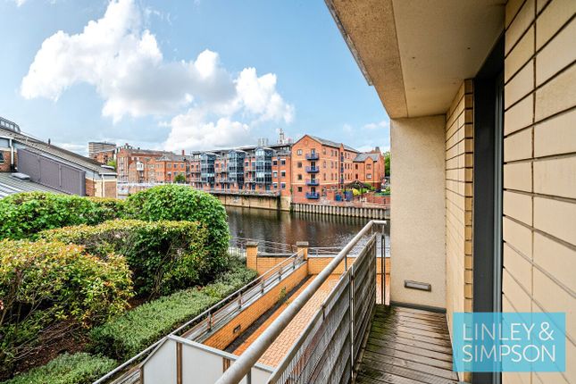 ADMIRAL COURT, 8 BOWMAN LANE, LEEDS... 2 bed flat for sale