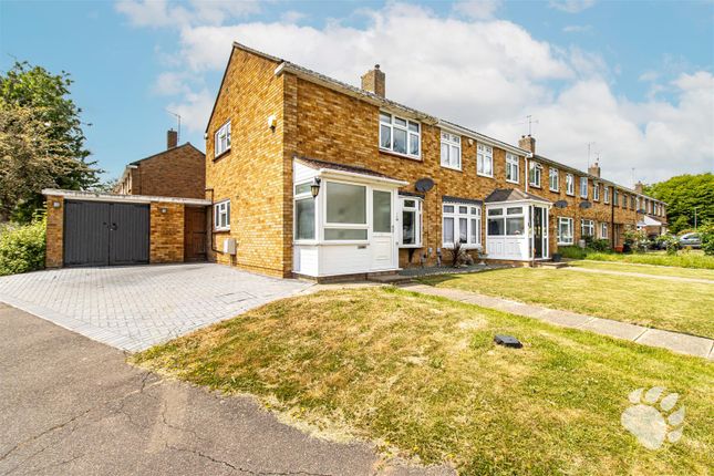 Langleys, Basildon SS16 2 bed end of terrace house for sale