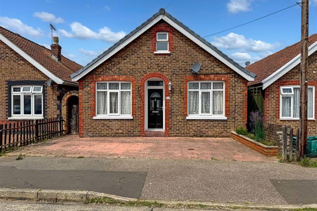 Lansdowne Road, Littlehampton BN17 2 bed detached bungalow for sale