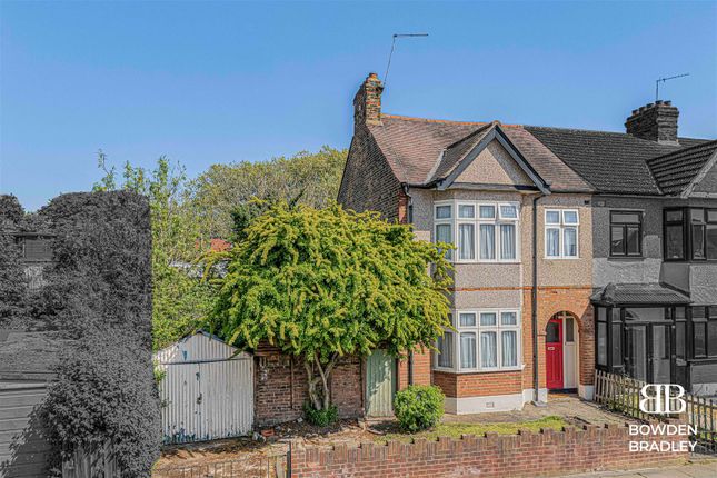 Littlemoor Road, Ilford 3 bed end of terrace house for sale