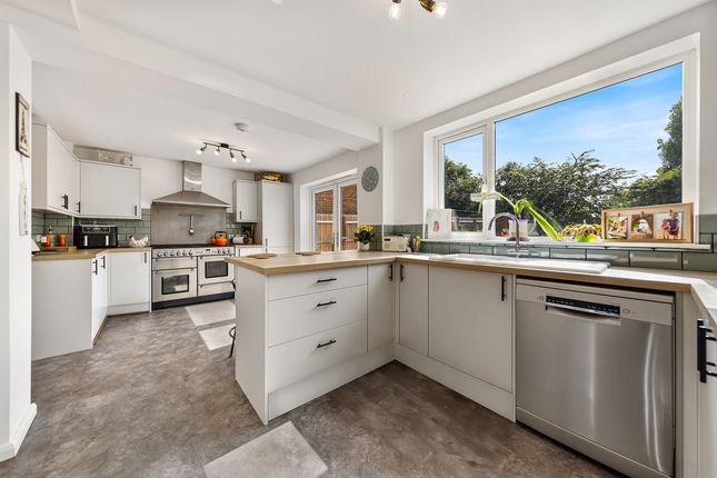 Meadow Close, Northampton, NN5 5 bed semi
