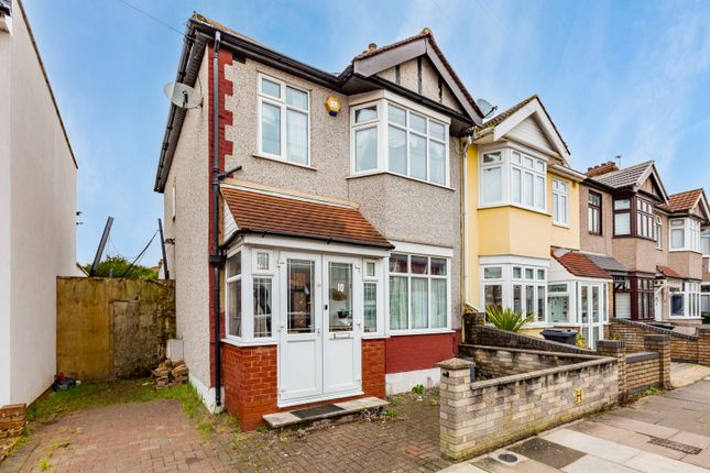 ARTHUR ROAD, CHADWELL HEATH Romford, RM6 3 bed terraced house for sale