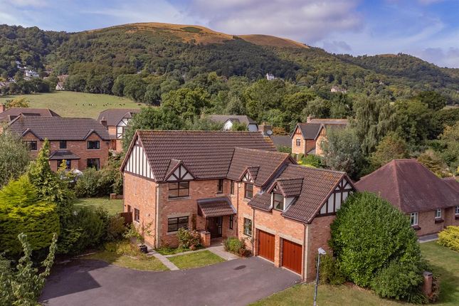 5 bed detached house