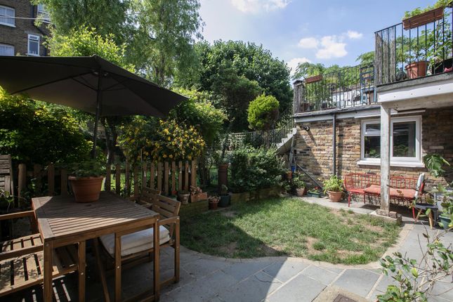 Asylum Road, Peckham, SE15 2 bed flat for sale