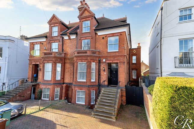 6 bedroom semi-detached house for sale
