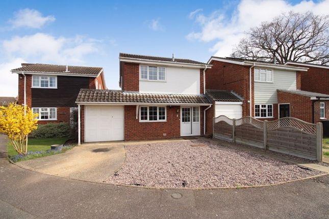 Walnut Close, Bedford MK44 4 bed detached house for sale