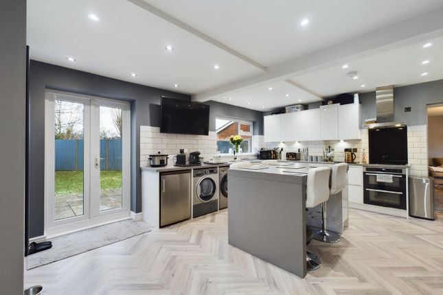 Matlock Drive, North Hykeham, Lincoln 5 bed semi