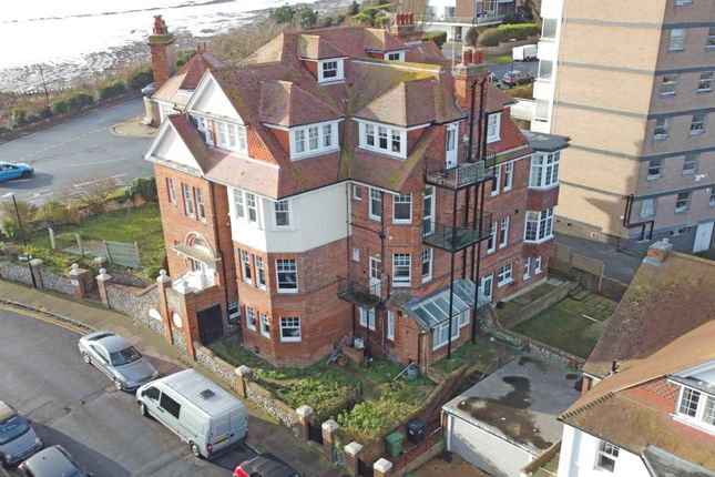 South Cliff Avenue, Eastbourne, BN20 7AH 3 bed flat for sale