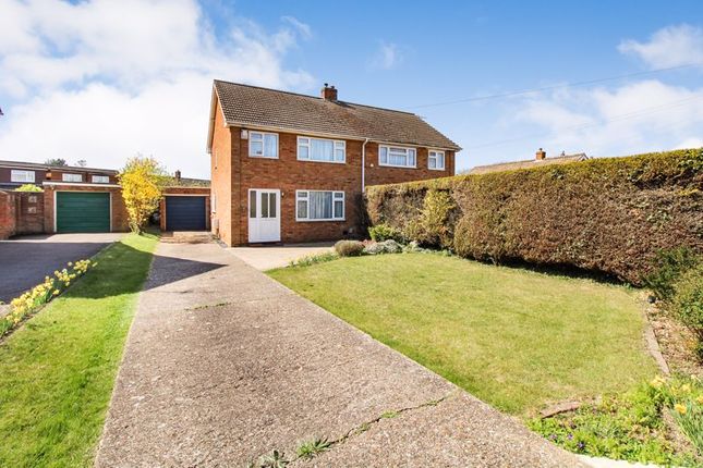 Sabel Close, Biggleswade SG18 3 bed semi